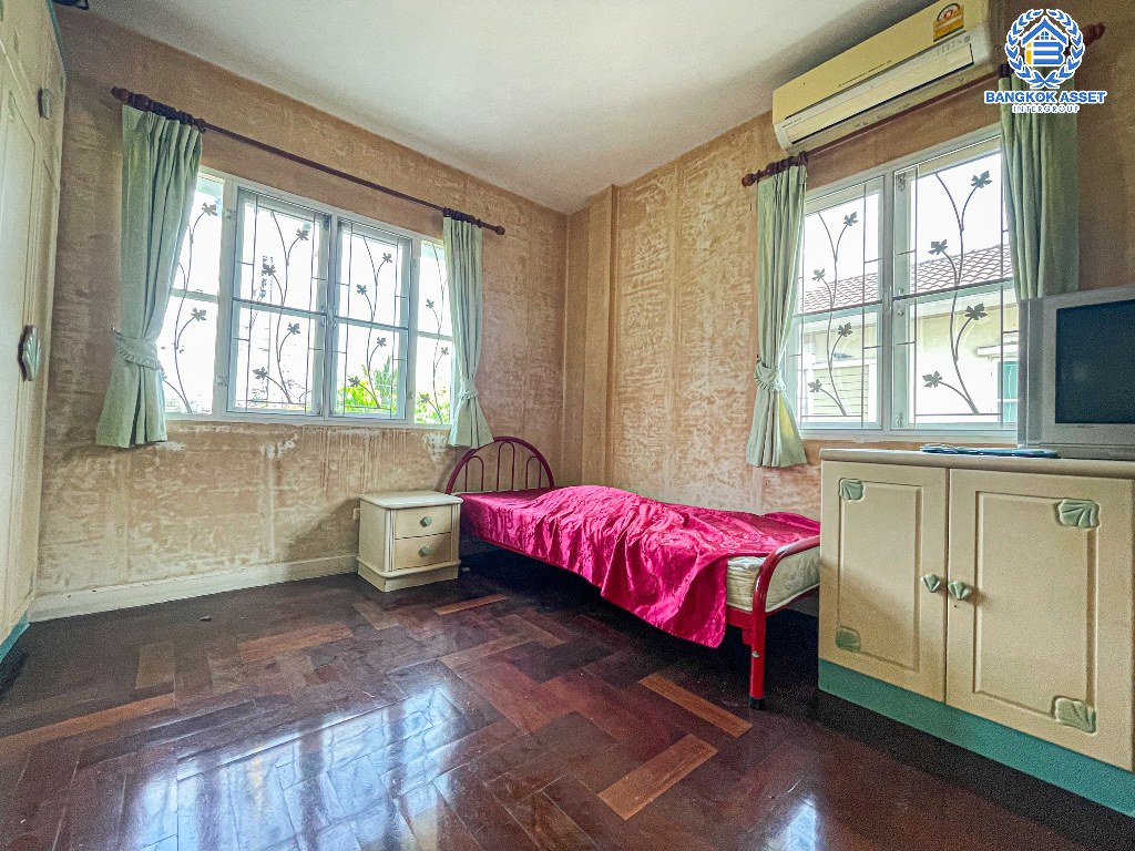 *****บ้านเดี่ยวมือสอง โครงการ ปาริชาติ 345 เนื้อที่กว้าง 88 ตร.ว. ฟังก์ชัน 3 ห้องนอน 3 ห้องน้ำ 2 ที่จอดรถ บ้านพื้นที่ใช้สอยกว้าง บนทำเลเดินทางสะดวกสบาย เชื่อมต่อถนนสะพานนนทบุรี-บางบัวทอง ถนนรัตนาธิเบศร์ ถนนราชพฤกษ์ ใกล้ห้างสรรพสินค้าโรบินสันศรีสมาน