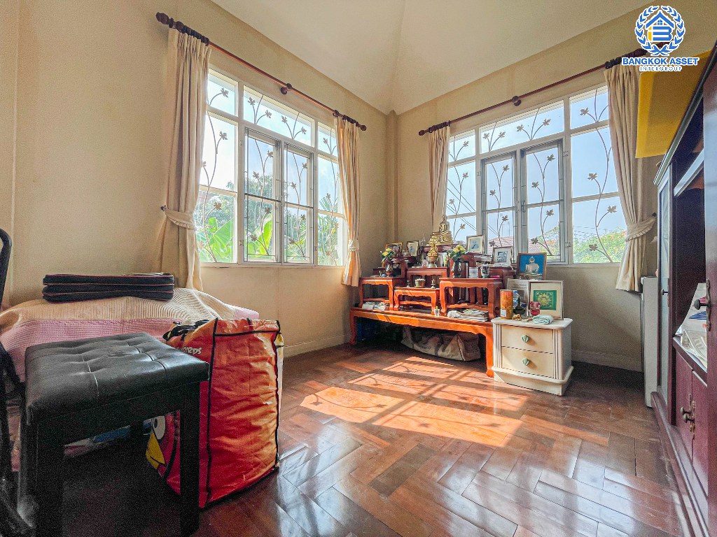 *****บ้านเดี่ยวมือสอง โครงการ ปาริชาติ 345 เนื้อที่กว้าง 88 ตร.ว. ฟังก์ชัน 3 ห้องนอน 3 ห้องน้ำ 2 ที่จอดรถ บ้านพื้นที่ใช้สอยกว้าง บนทำเลเดินทางสะดวกสบาย เชื่อมต่อถนนสะพานนนทบุรี-บางบัวทอง ถนนรัตนาธิเบศร์ ถนนราชพฤกษ์ ใกล้ห้างสรรพสินค้าโรบินสันศรีสมาน