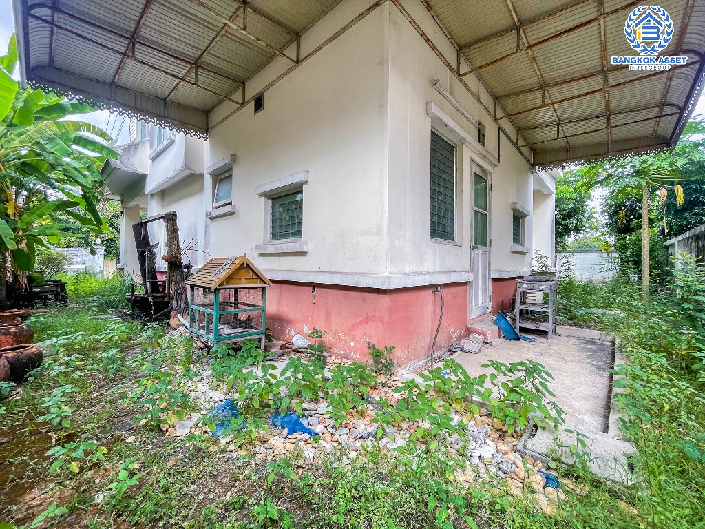 *****บ้านเดี่ยวมือสอง โครงการ ปาริชาติ 345 เนื้อที่กว้าง 88 ตร.ว. ฟังก์ชัน 3 ห้องนอน 3 ห้องน้ำ 2 ที่จอดรถ บ้านพื้นที่ใช้สอยกว้าง บนทำเลเดินทางสะดวกสบาย เชื่อมต่อถนนสะพานนนทบุรี-บางบัวทอง ถนนรัตนาธิเบศร์ ถนนราชพฤกษ์ ใกล้ห้างสรรพสินค้าโรบินสันศรีสมาน