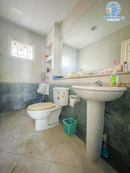 *****บ้านเดี่ยวมือสอง โครงการ ปาริชาติ 345 เนื้อที่กว้าง 88 ตร.ว. ฟังก์ชัน 3 ห้องนอน 3 ห้องน้ำ 2 ที่จอดรถ บ้านพื้นที่ใช้สอยกว้าง บนทำเลเดินทางสะดวกสบาย เชื่อมต่อถนนสะพานนนทบุรี-บางบัวทอง ถนนรัตนาธิเบศร์ ถนนราชพฤกษ์ ใกล้ห้างสรรพสินค้าโรบินสันศรีสมาน