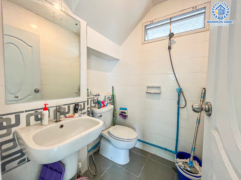 บ้านเดี่ยวมือสอง โครงการ อินนิซิโอ ปิ่นเกล้า-วงแหวน เนื้อที่ 50.40 ตร.ว. ฟังก์ชัน 3 ห้องนอน 2 ห้องน้ำ 2 ที่จอดรถ ขายต่ำกว่าราคาประเมิน คุ้มค่าที่สุดในโครงการ บนทำเลเดินทางสะดวก เชื่อมต่อถนนนครอินทร์ ถนนกาญจนาภิเษก ซอยวัดส้มเกลี้ยง ใกล้รถไฟฟ้าสายสีม่วง "สถานีตลาดบางใหญ่"...