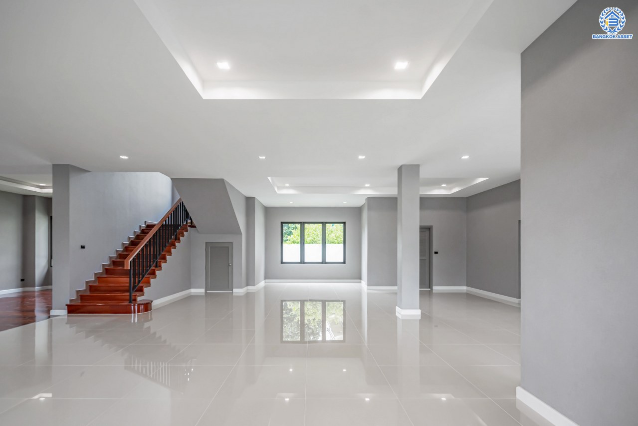 บ้านเดี่ยวหลังใหญ่ติดทะเลสาบ โครงการ กฤษดานคร20 ปิ่นเกล้า-บรมราชชนนี บนเนื้อที่กว้างถึง 337 ตร.ว. ตกแต่งด้วยวัสดุเกรดพรีเมี่ยม พร้อมสวน พื้นที่ใช้สอย 1,428.25 ตร.ม. ฟังก์ชัน 4 ห้องนอน 5 ห้องน้ำ 1 ห้องอเนกประสงค์ 2 ห้องแม่บ้าน 4 ที่จอดรถ และเปลี่ยนระบบไฟฟ้า ประปา สุขาภิบาล บนทำเลติดถนนบรมราชชนนี เชื่อมต่อทุกการเดินทาง ใกล้ ม.มหิดล และเพียง 10 นาทีถึงเซ็นทรัล ปิ่นเกล้า