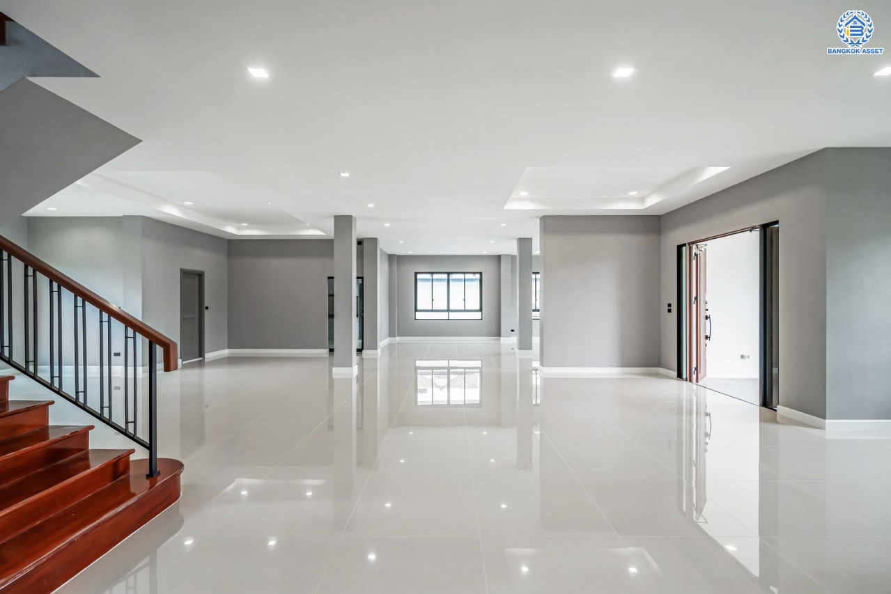 บ้านเดี่ยวหลังใหญ่ติดทะเลสาบ โครงการ กฤษดานคร20 ปิ่นเกล้า-บรมราชชนนี บนเนื้อที่กว้างถึง 337 ตร.ว. ตกแต่งด้วยวัสดุเกรดพรีเมี่ยม พร้อมสวน พื้นที่ใช้สอย 1,428.25 ตร.ม. ฟังก์ชัน 4 ห้องนอน 5 ห้องน้ำ 1 ห้องอเนกประสงค์ 2 ห้องแม่บ้าน 4 ที่จอดรถ และเปลี่ยนระบบไฟฟ้า ประปา สุขาภิบาล บนทำเลติดถนนบรมราชชนนี เชื่อมต่อทุกการเดินทาง ใกล้ ม.มหิดล และเพียง 10 นาทีถึงเซ็นทรัล ปิ่นเกล้า