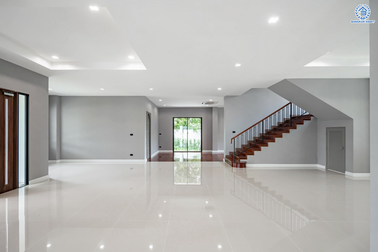 บ้านเดี่ยวหลังใหญ่ติดทะเลสาบ โครงการ กฤษดานคร20 ปิ่นเกล้า-บรมราชชนนี บนเนื้อที่กว้างถึง 337 ตร.ว. ตกแต่งด้วยวัสดุเกรดพรีเมี่ยม พร้อมสวน พื้นที่ใช้สอย 1,428.25 ตร.ม. ฟังก์ชัน 4 ห้องนอน 5 ห้องน้ำ 1 ห้องอเนกประสงค์ 2 ห้องแม่บ้าน 4 ที่จอดรถ และเปลี่ยนระบบไฟฟ้า ประปา สุขาภิบาล บนทำเลติดถนนบรมราชชนนี เชื่อมต่อทุกการเดินทาง ใกล้ ม.มหิดล และเพียง 10 นาทีถึงเซ็นทรัล ปิ่นเกล้า