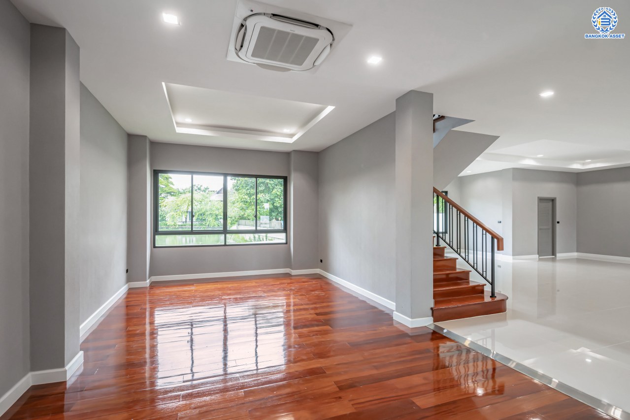 บ้านเดี่ยวหลังใหญ่ติดทะเลสาบ โครงการ กฤษดานคร20 ปิ่นเกล้า-บรมราชชนนี บนเนื้อที่กว้างถึง 337 ตร.ว. ตกแต่งด้วยวัสดุเกรดพรีเมี่ยม พร้อมสวน พื้นที่ใช้สอย 1,428.25 ตร.ม. ฟังก์ชัน 4 ห้องนอน 5 ห้องน้ำ 1 ห้องอเนกประสงค์ 2 ห้องแม่บ้าน 4 ที่จอดรถ และเปลี่ยนระบบไฟฟ้า ประปา สุขาภิบาล บนทำเลติดถนนบรมราชชนนี เชื่อมต่อทุกการเดินทาง ใกล้ ม.มหิดล และเพียง 10 นาทีถึงเซ็นทรัล ปิ่นเกล้า