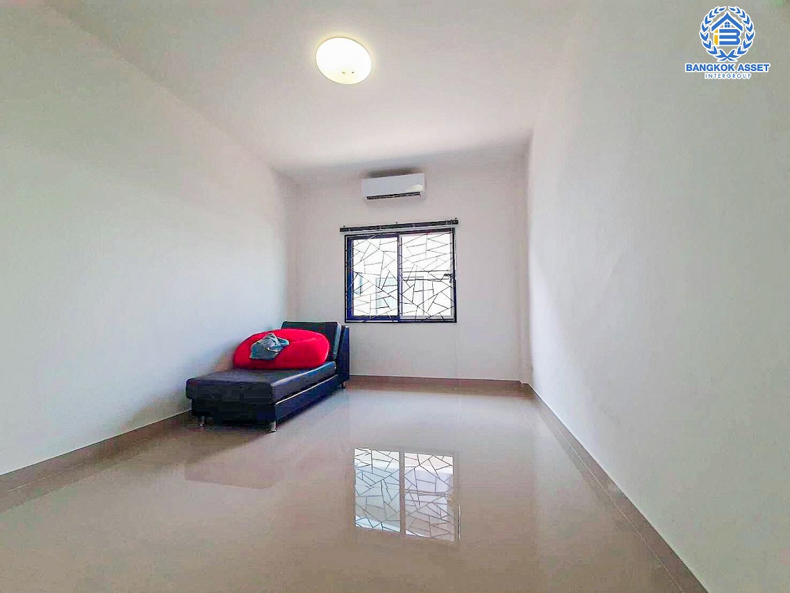 *****ทาวน์เฮ้าส์มือสองสมุทรปราการ โครงการ ธัญดา พาร์ควิว5 แพรกษา-เทพารักษ์ เนื้อที่กว้าง 24.7 ตร.ว. ฟังก์ชัน 2 ห้องนอน 2 ห้องน้ำ 1 ที่จอดรถ บ้านสภาพดี  บนทำเลเหมาะแก่การค้าขาย และโฮมออฟฟิต เชื่อมต่อถนนแพรษา, ถนนตำหรุ-บางพลี ใกล้จุดขึ้นทางด่วน "กาญจนาภิเษก" จองเลย!