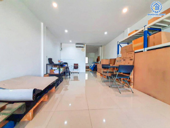 *****ทาวน์เฮ้าส์มือสองสมุทรปราการ โครงการ ธัญดา พาร์ควิว5 แพรกษา-เทพารักษ์ เนื้อที่กว้าง 24.7 ตร.ว. ฟังก์ชัน 2 ห้องนอน 2 ห้องน้ำ 1 ที่จอดรถ บ้านสภาพดี  บนทำเลเหมาะแก่การค้าขาย และโฮมออฟฟิต เชื่อมต่อถนนแพรษา, ถนนตำหรุ-บางพลี ใกล้จุดขึ้นทางด่วน "กาญจนาภิเษก" จองเลย!