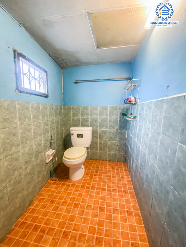 *****บ้านแฝดมือสองนนทบุรี หมู่บ้าน ซอย ร่มโพธิ์ทอง บางกรวย-ไทรน้อย เนื้อที่กว้างขวาง 40 ตร.ว. ฟังก์ชัน 2 ห้องนอน 1 ห้องน้ำ 1 ที่จอดรถ บ้านสภาพดี ทาสีใหม่ บนทำเลเดินทางสะดวก เชื่อมต่อถนนบางกรวย-ไทรน้อย, ถนนรัตนาธิเบศร์ ใกล้รถไฟฟ้าสายสีม่วง "สถานีบางพลู" จองเลย!