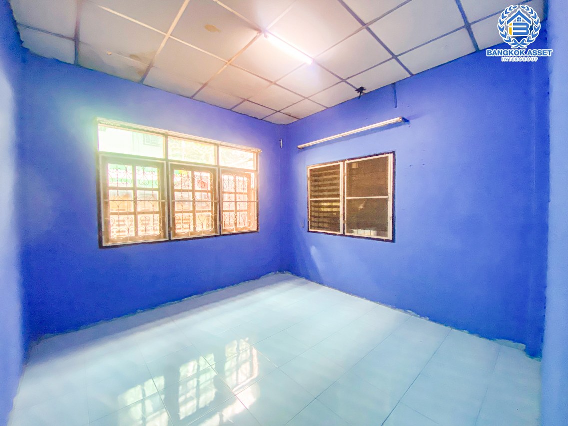 *****บ้านแฝดมือสองนนทบุรี หมู่บ้าน ซอย ร่มโพธิ์ทอง บางกรวย-ไทรน้อย เนื้อที่กว้างขวาง 40 ตร.ว. ฟังก์ชัน 2 ห้องนอน 1 ห้องน้ำ 1 ที่จอดรถ บ้านสภาพดี ทาสีใหม่ บนทำเลเดินทางสะดวก เชื่อมต่อถนนบางกรวย-ไทรน้อย, ถนนรัตนาธิเบศร์ ใกล้รถไฟฟ้าสายสีม่วง "สถานีบางพลู" จองเลย!