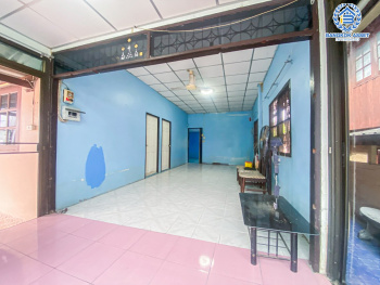 *****บ้านแฝดมือสองนนทบุรี หมู่บ้าน ซอย ร่มโพธิ์ทอง บางกรวย-ไทรน้อย เนื้อที่กว้างขวาง 40 ตร.ว. ฟังก์ชัน 2 ห้องนอน 1 ห้องน้ำ 1 ที่จอดรถ บ้านสภาพดี ทาสีใหม่ บนทำเลเดินทางสะดวก เชื่อมต่อถนนบางกรวย-ไทรน้อย, ถนนรัตนาธิเบศร์ ใกล้รถไฟฟ้าสายสีม่วง "สถานีบางพลู" จองเลย!