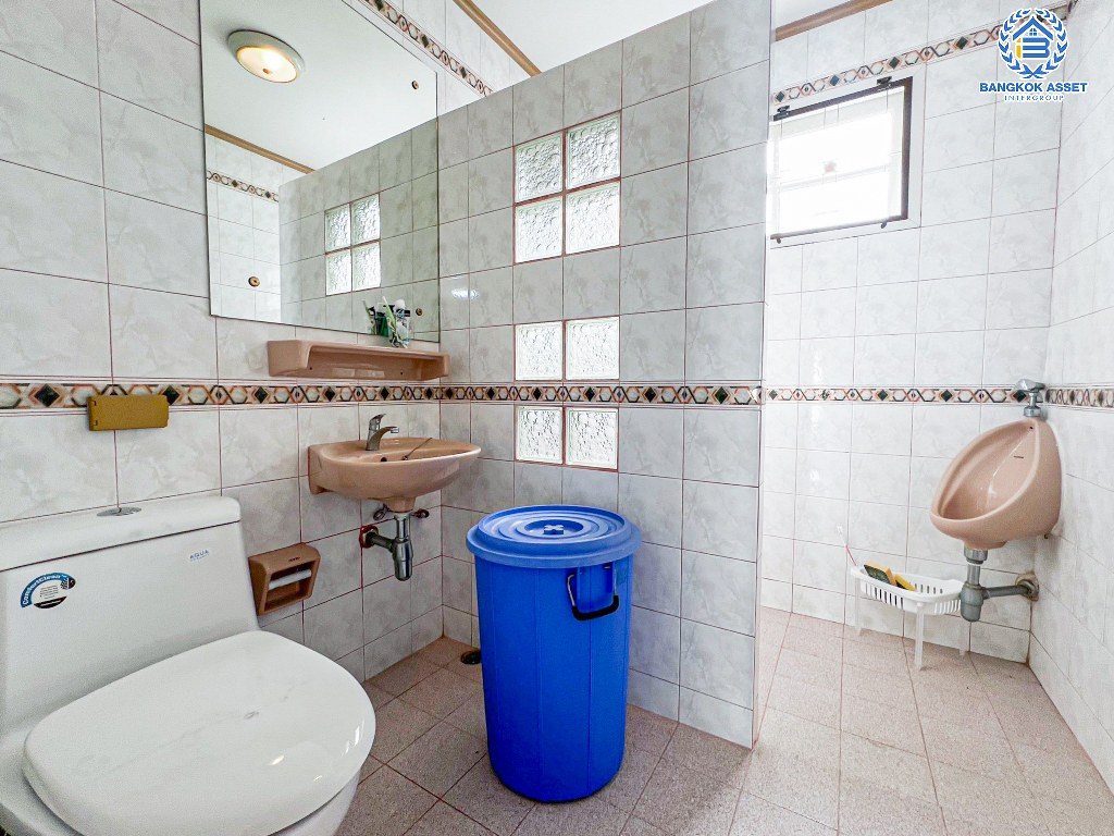 *****บ้านเดี่ยวมือสอง โครงการ ปาริชาต 345 เนื้อที่กว้าง 77 ตร.ว. ฟังก์ชัน 3 ห้องนอน 2 ห้องน้ำ 1 ที่จอดรถ พื้นที่ใช้สอยกว้างขวาง บนทำเลเดินทางสะดวกสบาย เชื่อมต่อถนนสะพานนนทบุรี-บางบัวทอง ถนนรัตนาธิเบศร์ ถนนราชพฤกษ์ ใกล้โครงการรถไฟฟ้าสายสีชมพู "สถานีปากเกร็ด" และจุดขึ้นทางด่วน "ศรีสมาน"