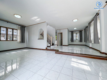 *****บ้านเดี่ยวมือสอง โครงการ ปาริชาต 345 เนื้อที่กว้าง 77 ตร.ว. ฟังก์ชัน 3 ห้องนอน 2 ห้องน้ำ 1 ที่จอดรถ พื้นที่ใช้สอยกว้างขวาง บนทำเลเดินทางสะดวกสบาย เชื่อมต่อถนนสะพานนนทบุรี-บางบัวทอง ถนนรัตนาธิเบศร์ ถนนราชพฤกษ์ ใกล้โครงการรถไฟฟ้าสายสีชมพู "สถานีปากเกร็ด" และจุดขึ้นทางด่วน "ศรีสมาน"