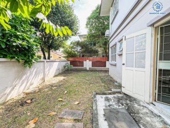 *****บ้านเดี่ยวมือสอง โครงการ ปาริชาต 345 เนื้อที่กว้าง 77 ตร.ว. ฟังก์ชัน 3 ห้องนอน 2 ห้องน้ำ 1 ที่จอดรถ พื้นที่ใช้สอยกว้างขวาง บนทำเลเดินทางสะดวกสบาย เชื่อมต่อถนนสะพานนนทบุรี-บางบัวทอง ถนนรัตนาธิเบศร์ ถนนราชพฤกษ์ ใกล้โครงการรถไฟฟ้าสายสีชมพู "สถานีปากเกร็ด" และจุดขึ้นทางด่วน "ศรีสมาน"