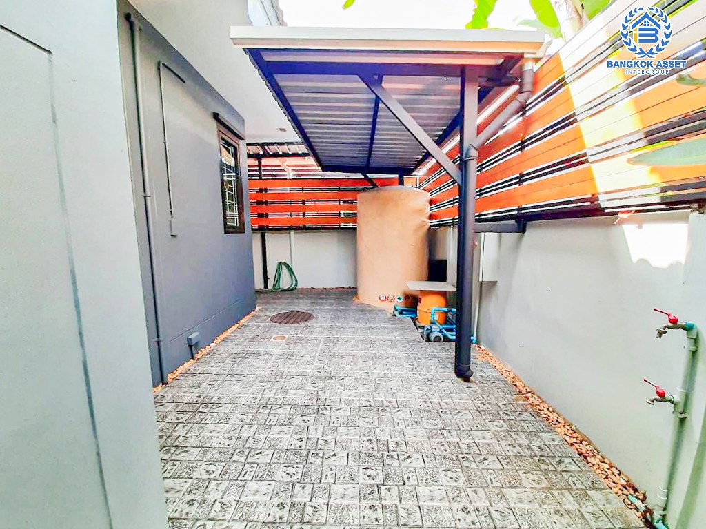 *****ทาวน์เฮ้าส์มือสอง โครงการ เฟื่องสุข5 กาญจานาภิเษก หลังมุม เนื้อที่ 77 ตร.ว. ฟังก์ชัน 3 ห้องนอน 2 ห้องน้ำ 2 ที่จอดรถ บ้านพร้อมเข้าอยู่ ภายในเหมือนใหม่ พื้นที่รอบบ้านกว้าง บนทำเลดี เชื่อมต่อถนนบางบัวทอง-สุพรรณบุรี ถนนกาญจนาภิเษก ถนนบางกรวย-ไทรน้อย