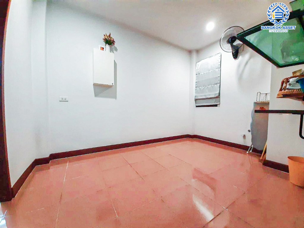 *****ทาวน์เฮ้าส์มือสอง โครงการ เฟื่องสุข5 กาญจานาภิเษก หลังมุม เนื้อที่ 77 ตร.ว. ฟังก์ชัน 3 ห้องนอน 2 ห้องน้ำ 2 ที่จอดรถ บ้านพร้อมเข้าอยู่ ภายในเหมือนใหม่ พื้นที่รอบบ้านกว้าง บนทำเลดี เชื่อมต่อถนนบางบัวทอง-สุพรรณบุรี ถนนกาญจนาภิเษก ถนนบางกรวย-ไทรน้อย