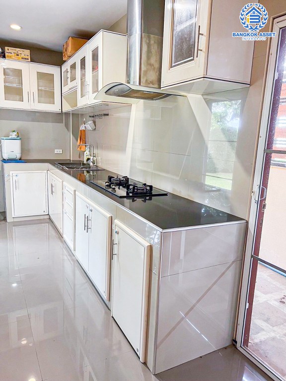 *****ทาวน์เฮ้าส์มือสอง โครงการ เฟื่องสุข5 กาญจานาภิเษก หลังมุม เนื้อที่ 77 ตร.ว. ฟังก์ชัน 3 ห้องนอน 2 ห้องน้ำ 2 ที่จอดรถ บ้านพร้อมเข้าอยู่ ภายในเหมือนใหม่ พื้นที่รอบบ้านกว้าง บนทำเลดี เชื่อมต่อถนนบางบัวทอง-สุพรรณบุรี ถนนกาญจนาภิเษก ถนนบางกรวย-ไทรน้อย