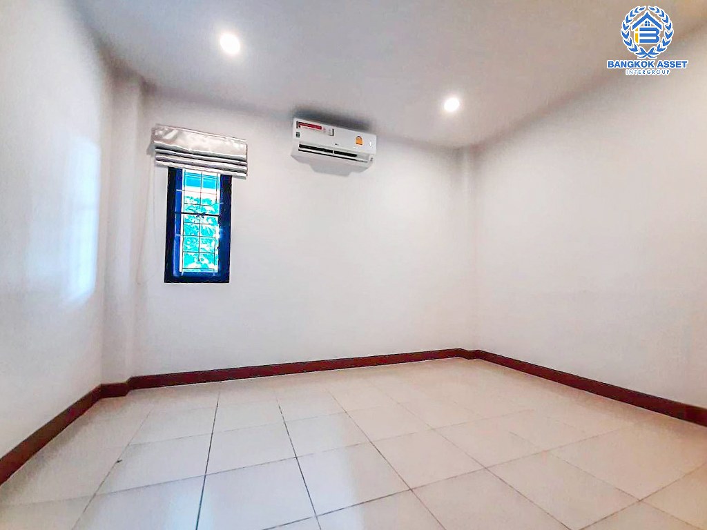 *****ทาวน์เฮ้าส์มือสอง โครงการ เฟื่องสุข5 กาญจานาภิเษก หลังมุม เนื้อที่ 77 ตร.ว. ฟังก์ชัน 3 ห้องนอน 2 ห้องน้ำ 2 ที่จอดรถ บ้านพร้อมเข้าอยู่ ภายในเหมือนใหม่ พื้นที่รอบบ้านกว้าง บนทำเลดี เชื่อมต่อถนนบางบัวทอง-สุพรรณบุรี ถนนกาญจนาภิเษก ถนนบางกรวย-ไทรน้อย