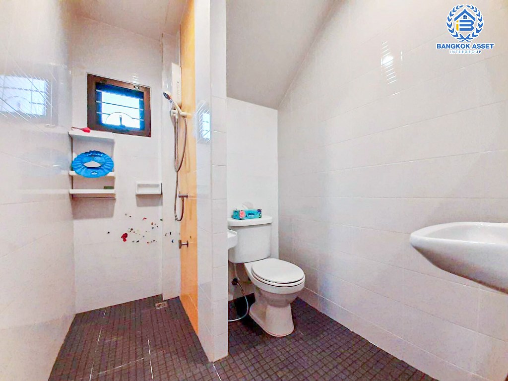 *****ทาวน์เฮ้าส์มือสอง โครงการ เฟื่องสุข5 กาญจานาภิเษก หลังมุม เนื้อที่ 77 ตร.ว. ฟังก์ชัน 3 ห้องนอน 2 ห้องน้ำ 2 ที่จอดรถ บ้านพร้อมเข้าอยู่ ภายในเหมือนใหม่ พื้นที่รอบบ้านกว้าง บนทำเลดี เชื่อมต่อถนนบางบัวทอง-สุพรรณบุรี ถนนกาญจนาภิเษก ถนนบางกรวย-ไทรน้อย