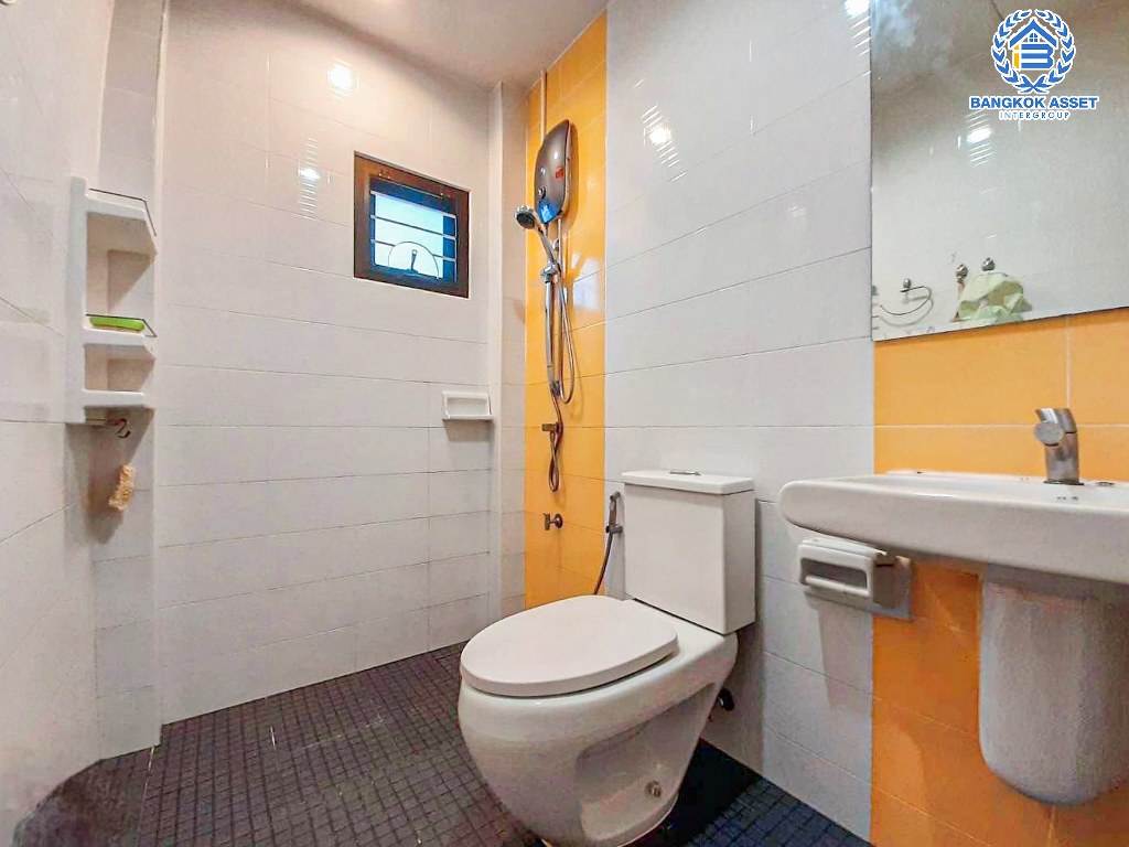 *****ทาวน์เฮ้าส์มือสอง โครงการ เฟื่องสุข5 กาญจานาภิเษก หลังมุม เนื้อที่ 77 ตร.ว. ฟังก์ชัน 3 ห้องนอน 2 ห้องน้ำ 2 ที่จอดรถ บ้านพร้อมเข้าอยู่ ภายในเหมือนใหม่ พื้นที่รอบบ้านกว้าง บนทำเลดี เชื่อมต่อถนนบางบัวทอง-สุพรรณบุรี ถนนกาญจนาภิเษก ถนนบางกรวย-ไทรน้อย