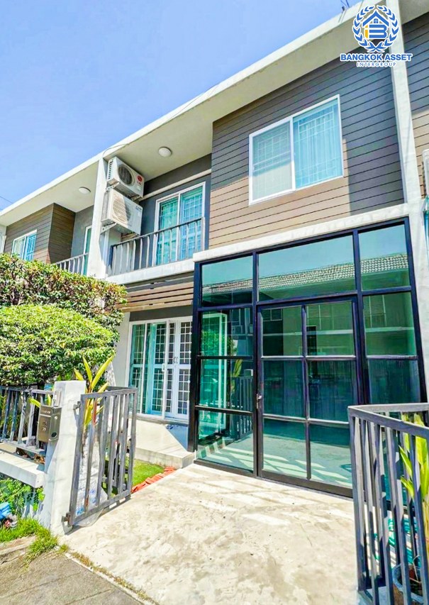 *****ทาวน์เฮ้าส์มือสองสมุทรปราการ โครงการ อารียา เดอะคัลเลอร์เลชเชอร์ บางนา เนื้อที่ 17.5 ตร.ว. ฟังก์ชัน 3 ห้องนอน 2 ห้องน้ำ บ้านสภาพดี ต่อเติมเต็ม พร้อมเข้าอยู่ บนทำเลใกล้สนามบินสุวรรณภูมิ และจุดขึ้นทางด่วน "บูรพาวิถี" เชื่อมต่อถนนบางนา-ตราด, ถนนเทพารักษ์ ในราคาถูกสุดในโครงการ