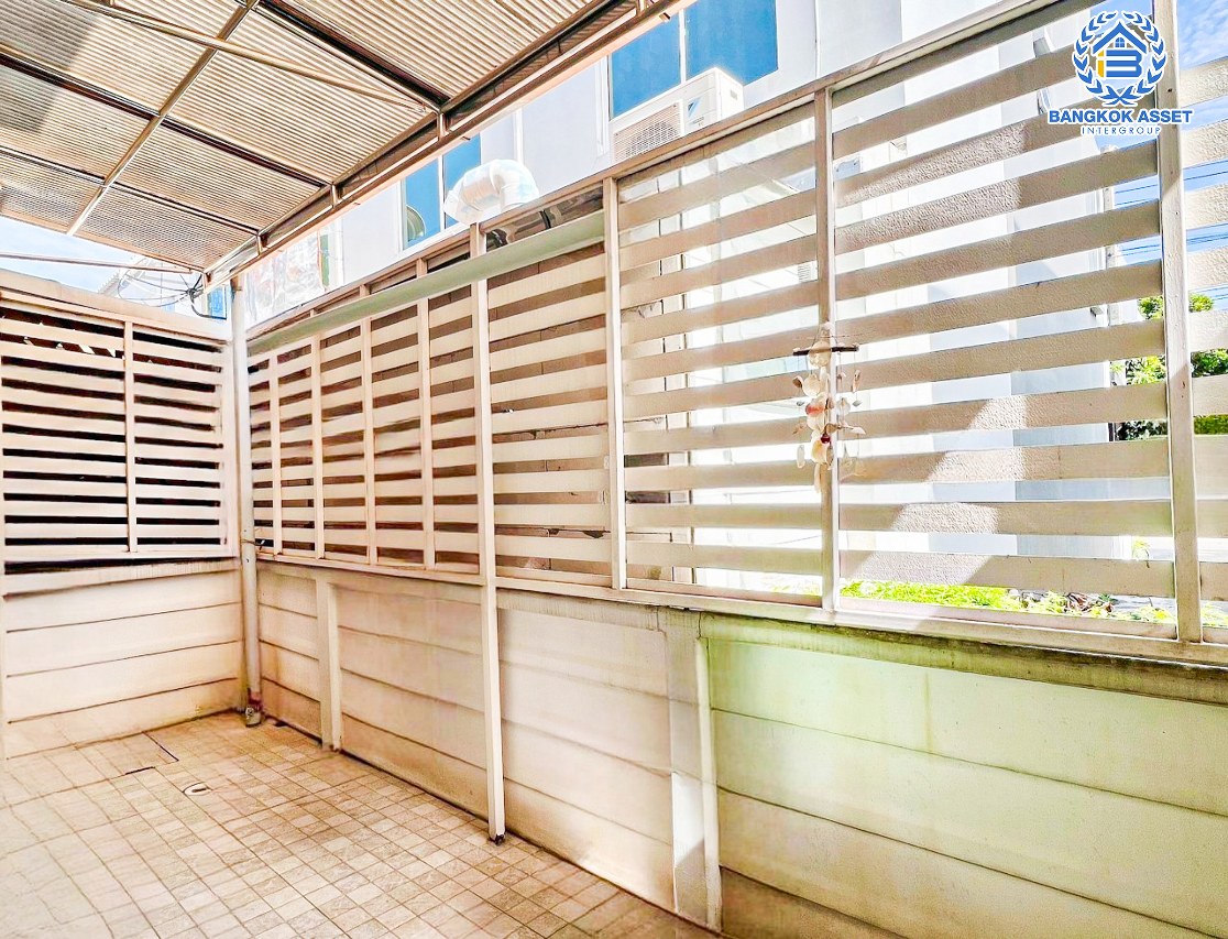 *****ทาวน์เฮ้าส์มือสองสมุทรปราการ โครงการ อารียา เดอะคัลเลอร์เลชเชอร์ บางนา เนื้อที่ 17.5 ตร.ว. ฟังก์ชัน 3 ห้องนอน 2 ห้องน้ำ บ้านสภาพดี ต่อเติมเต็ม พร้อมเข้าอยู่ บนทำเลใกล้สนามบินสุวรรณภูมิ และจุดขึ้นทางด่วน "บูรพาวิถี" เชื่อมต่อถนนบางนา-ตราด, ถนนเทพารักษ์ ในราคาถูกสุดในโครงการ