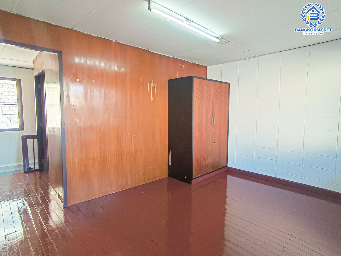 *****ทาวน์เฮ้าส์มือสองนนทบุรี หมู่บ้าน ประชานิเวศน์3 สามัคคี เนื้อที่กว้าง 21 ตร.ว. ฟังก์ชัน 2 ห้องนอน 2 ห้องน้ำ 1 ที่จอดรถ บ้านสภาพดี พร้อมเข้าอยู่ บนทำเลเดินทางสะดวก เชื่อมต่อถนนงามวงศ์วาน ใกล้ทางด่วน "ศรีรัช" และรถไฟฟ้าสายสีม่วง "สถาศูนย์ราชการนนทบุรี" เพียง 15 นาทีเท่านั้น!