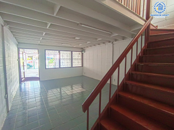 *****ทาวน์เฮ้าส์มือสองนนทบุรี หมู่บ้าน ประชานิเวศน์3 สามัคคี เนื้อที่กว้าง 21 ตร.ว. ฟังก์ชัน 2 ห้องนอน 2 ห้องน้ำ 1 ที่จอดรถ บ้านสภาพดี พร้อมเข้าอยู่ บนทำเลเดินทางสะดวก เชื่อมต่อถนนงามวงศ์วาน ใกล้ทางด่วน "ศรีรัช" และรถไฟฟ้าสายสีม่วง "สถาศูนย์ราชการนนทบุรี" เพียง 15 นาทีเท่านั้น!