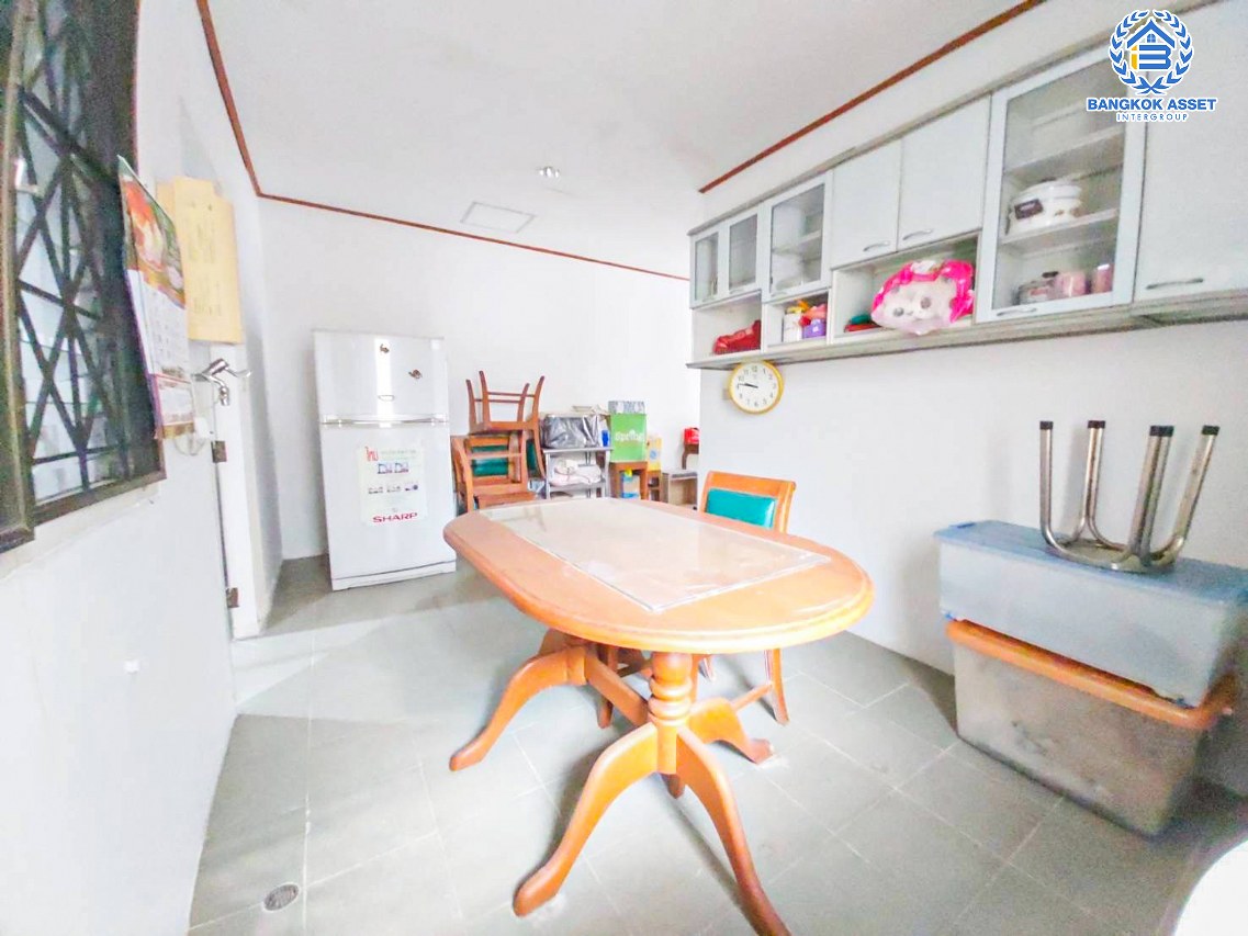 *****บ้านเดี่ยวมือสองนนทบุรี โครงการ ลัดดารมย์ ปิ่นเกล้า เนื้อที่กว้างมากถึง 69 ตร.ว. ฟังก์ชัน 4 ห้องนอน 5 ห้องน้ำ 2 ที่จอดรถ บ้านสภาพดี พร้อมเข้าอยู่ บนทำเลเดินทางสะดวก เชื่อมต่อ ถนนกาญจนาภิเษก, ถนนรัตนาธิเบศร์ เพียง 12 นาทีก็ถึงรถไฟฟ้าสายสีม่วง "สถานีตลาดบางใหญ่" จองเลย!