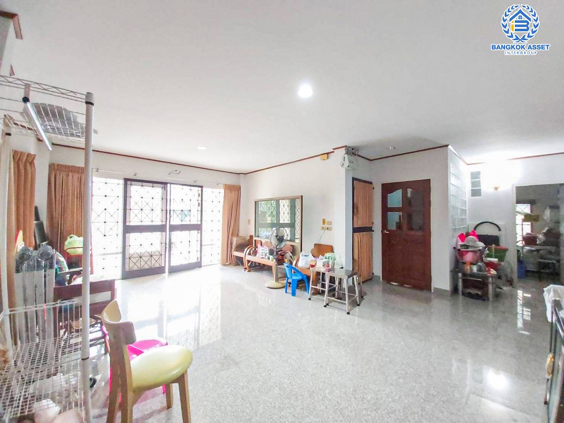 *****บ้านเดี่ยวมือสองนนทบุรี โครงการ ลัดดารมย์ ปิ่นเกล้า เนื้อที่กว้างมากถึง 69 ตร.ว. ฟังก์ชัน 4 ห้องนอน 5 ห้องน้ำ 2 ที่จอดรถ บ้านสภาพดี พร้อมเข้าอยู่ บนทำเลเดินทางสะดวก เชื่อมต่อ ถนนกาญจนาภิเษก, ถนนรัตนาธิเบศร์ เพียง 12 นาทีก็ถึงรถไฟฟ้าสายสีม่วง "สถานีตลาดบางใหญ่" จองเลย!