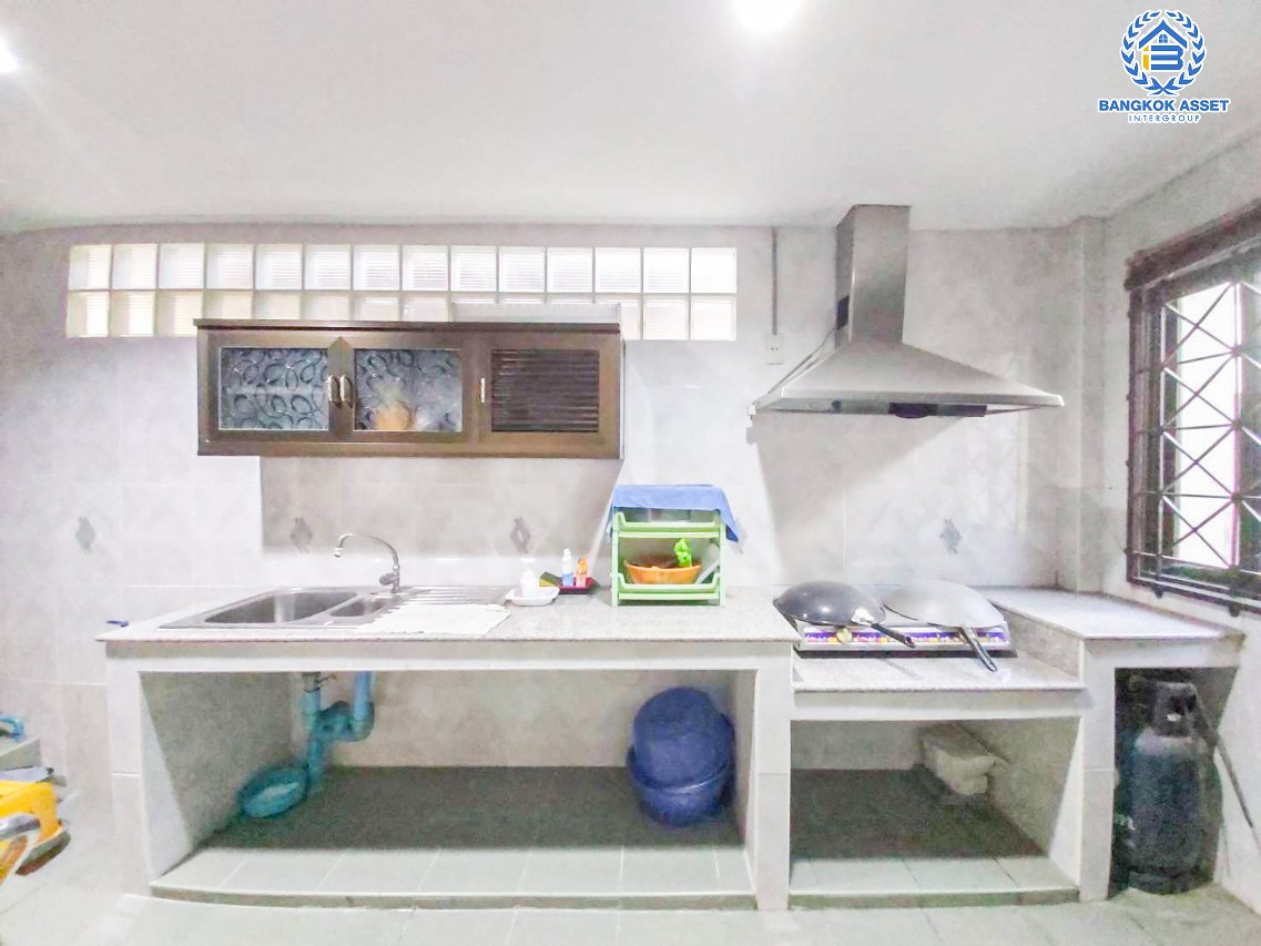 *****บ้านเดี่ยวมือสองนนทบุรี โครงการ ลัดดารมย์ ปิ่นเกล้า เนื้อที่กว้างมากถึง 69 ตร.ว. ฟังก์ชัน 4 ห้องนอน 5 ห้องน้ำ 2 ที่จอดรถ บ้านสภาพดี พร้อมเข้าอยู่ บนทำเลเดินทางสะดวก เชื่อมต่อ ถนนกาญจนาภิเษก, ถนนรัตนาธิเบศร์ เพียง 12 นาทีก็ถึงรถไฟฟ้าสายสีม่วง "สถานีตลาดบางใหญ่" จองเลย!