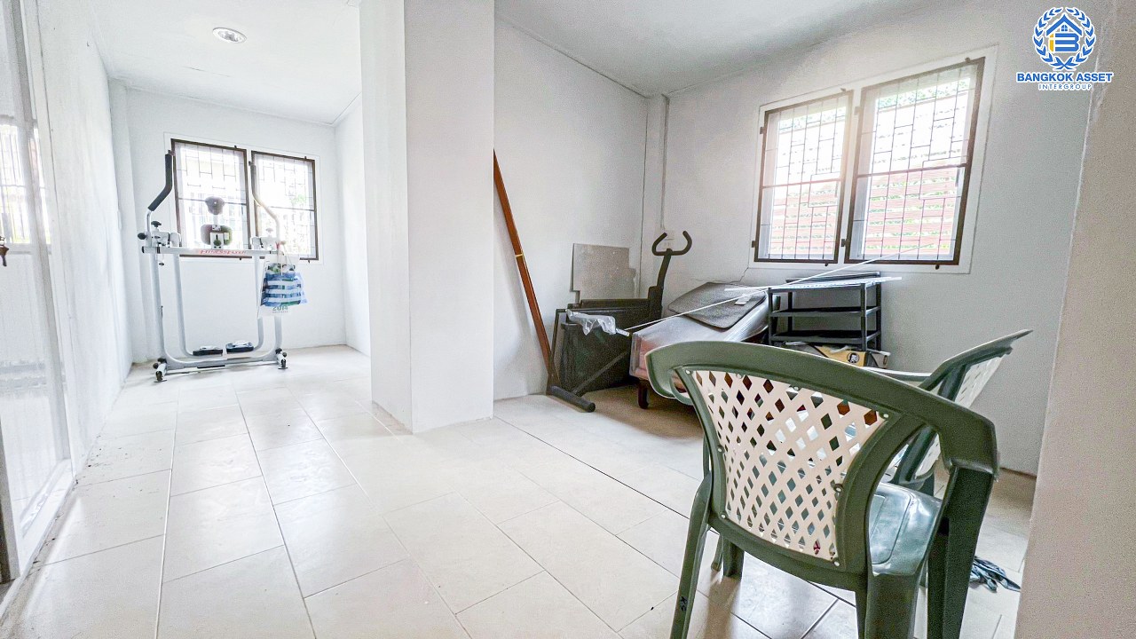 *****บ้านเดี่ยวมือสองนนทบุรี โครงการ ลัดดารมย์ ปิ่นเกล้า เนื้อที่กว้างมากถึง 69 ตร.ว. ฟังก์ชัน 4 ห้องนอน 5 ห้องน้ำ 2 ที่จอดรถ บ้านสภาพดี พร้อมเข้าอยู่ บนทำเลเดินทางสะดวก เชื่อมต่อ ถนนกาญจนาภิเษก, ถนนรัตนาธิเบศร์ เพียง 12 นาทีก็ถึงรถไฟฟ้าสายสีม่วง "สถานีตลาดบางใหญ่" จองเลย!