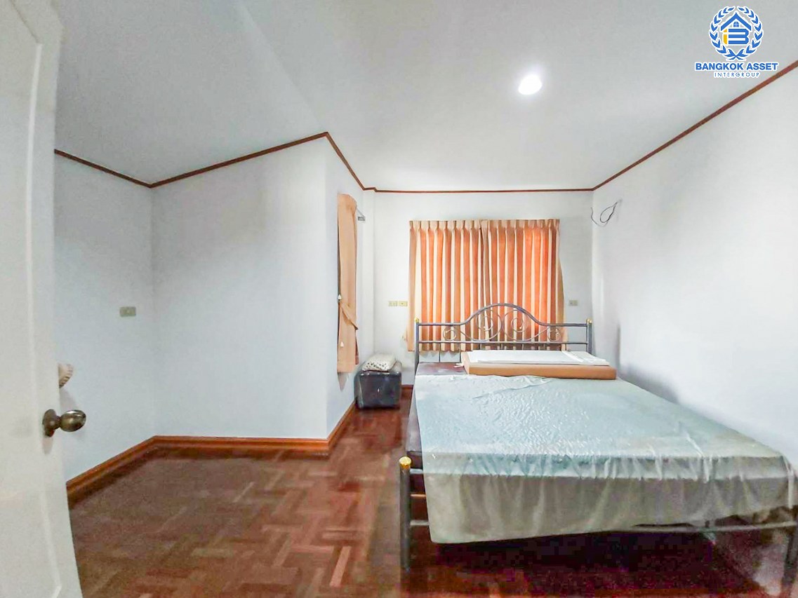 *****บ้านเดี่ยวมือสองนนทบุรี โครงการ ลัดดารมย์ ปิ่นเกล้า เนื้อที่กว้างมากถึง 69 ตร.ว. ฟังก์ชัน 4 ห้องนอน 5 ห้องน้ำ 2 ที่จอดรถ บ้านสภาพดี พร้อมเข้าอยู่ บนทำเลเดินทางสะดวก เชื่อมต่อ ถนนกาญจนาภิเษก, ถนนรัตนาธิเบศร์ เพียง 12 นาทีก็ถึงรถไฟฟ้าสายสีม่วง "สถานีตลาดบางใหญ่" จองเลย!