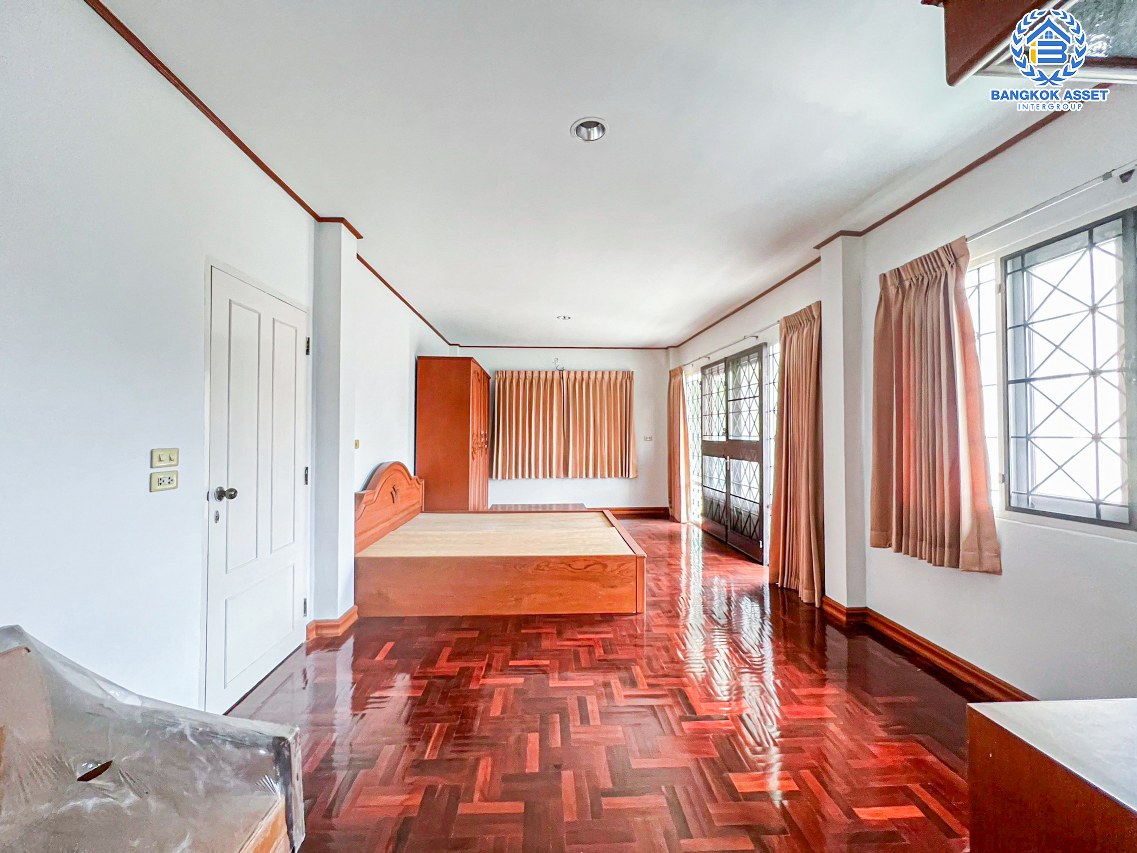 *****บ้านเดี่ยวมือสองนนทบุรี โครงการ ลัดดารมย์ ปิ่นเกล้า เนื้อที่กว้างมากถึง 69 ตร.ว. ฟังก์ชัน 4 ห้องนอน 5 ห้องน้ำ 2 ที่จอดรถ บ้านสภาพดี พร้อมเข้าอยู่ บนทำเลเดินทางสะดวก เชื่อมต่อ ถนนกาญจนาภิเษก, ถนนรัตนาธิเบศร์ เพียง 12 นาทีก็ถึงรถไฟฟ้าสายสีม่วง "สถานีตลาดบางใหญ่" จองเลย!