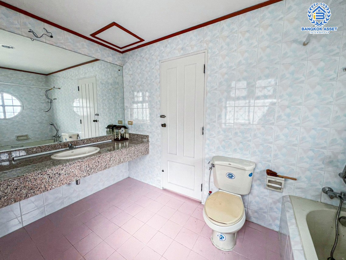 *****บ้านเดี่ยวมือสองนนทบุรี โครงการ ลัดดารมย์ ปิ่นเกล้า เนื้อที่กว้างมากถึง 69 ตร.ว. ฟังก์ชัน 4 ห้องนอน 5 ห้องน้ำ 2 ที่จอดรถ บ้านสภาพดี พร้อมเข้าอยู่ บนทำเลเดินทางสะดวก เชื่อมต่อ ถนนกาญจนาภิเษก, ถนนรัตนาธิเบศร์ เพียง 12 นาทีก็ถึงรถไฟฟ้าสายสีม่วง "สถานีตลาดบางใหญ่" จองเลย!