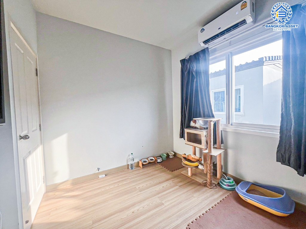 *****ทาวน์เฮ้าส์มือสอง โครงการ เดอะวิลเลจ กาญจนาภิเษก-ราชพฤกษ์2 หลังมุม เนื้อที่ 37.70 ตร.ว. ฟังก์ชัน 3 ห้องนอน 2 ห้องน้ำ บ้านสภาพดีเยี่ยม โครงการบนทำเลดี เชื่อมต่อถนนกาญจนาภิเษก ถนนบางกรวย-ไทรน้อย ถนนบางบัวทอง-สุพรรณบุรี ใกล้รถไฟฟ้าสายสีม่วง "สถานีคลองบางไผ่"