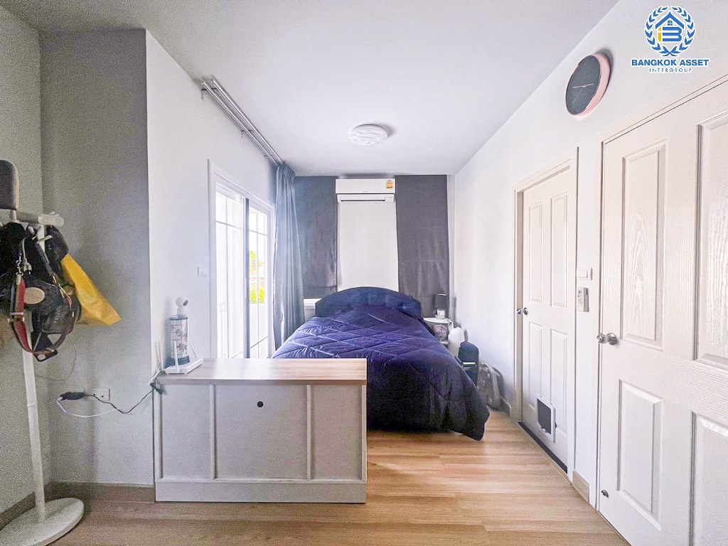 *****ทาวน์เฮ้าส์มือสอง โครงการ เดอะวิลเลจ กาญจนาภิเษก-ราชพฤกษ์2 หลังมุม เนื้อที่ 37.70 ตร.ว. ฟังก์ชัน 3 ห้องนอน 2 ห้องน้ำ บ้านสภาพดีเยี่ยม โครงการบนทำเลดี เชื่อมต่อถนนกาญจนาภิเษก ถนนบางกรวย-ไทรน้อย ถนนบางบัวทอง-สุพรรณบุรี ใกล้รถไฟฟ้าสายสีม่วง "สถานีคลองบางไผ่"