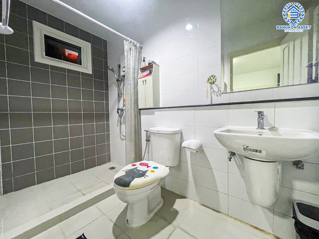 *****ทาวน์เฮ้าส์มือสอง โครงการ เดอะวิลเลจ กาญจนาภิเษก-ราชพฤกษ์2 หลังมุม เนื้อที่ 37.70 ตร.ว. ฟังก์ชัน 3 ห้องนอน 2 ห้องน้ำ บ้านสภาพดีเยี่ยม โครงการบนทำเลดี เชื่อมต่อถนนกาญจนาภิเษก ถนนบางกรวย-ไทรน้อย ถนนบางบัวทอง-สุพรรณบุรี ใกล้รถไฟฟ้าสายสีม่วง "สถานีคลองบางไผ่"