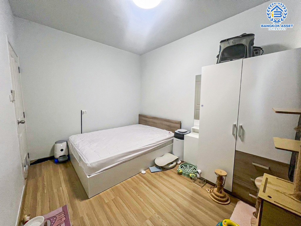 *****ทาวน์เฮ้าส์มือสอง โครงการ เดอะวิลเลจ กาญจนาภิเษก-ราชพฤกษ์2 หลังมุม เนื้อที่ 37.70 ตร.ว. ฟังก์ชัน 3 ห้องนอน 2 ห้องน้ำ บ้านสภาพดีเยี่ยม โครงการบนทำเลดี เชื่อมต่อถนนกาญจนาภิเษก ถนนบางกรวย-ไทรน้อย ถนนบางบัวทอง-สุพรรณบุรี ใกล้รถไฟฟ้าสายสีม่วง "สถานีคลองบางไผ่"