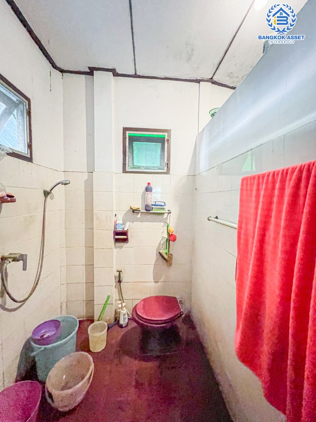 *****บ้านเดี่ยวมือสองนนทบุรี หมู่บ้าน ซอยเรวดี73 เรวดี หลังมุม เนื้อที่กว้างมากถึง 68 ตร.ว. ฟังก์ชัน 4 ห้องนอน 2 ห้องน้ำ 1 ที่จอดรถ บ้านสภาพดี บนทำเลเมือง เดินทางสะดวก เชื่อมต่อ ถนนเลี่ยงเมืองนนทบุรี ใกล้จุดขึ้นทางด่วน "งามวงศ์วาน" และรถไฟฟ้าสายสีม่วง "สถานีสถานีกระทรวงสาธารณสุข" เพียง 10 นาที!