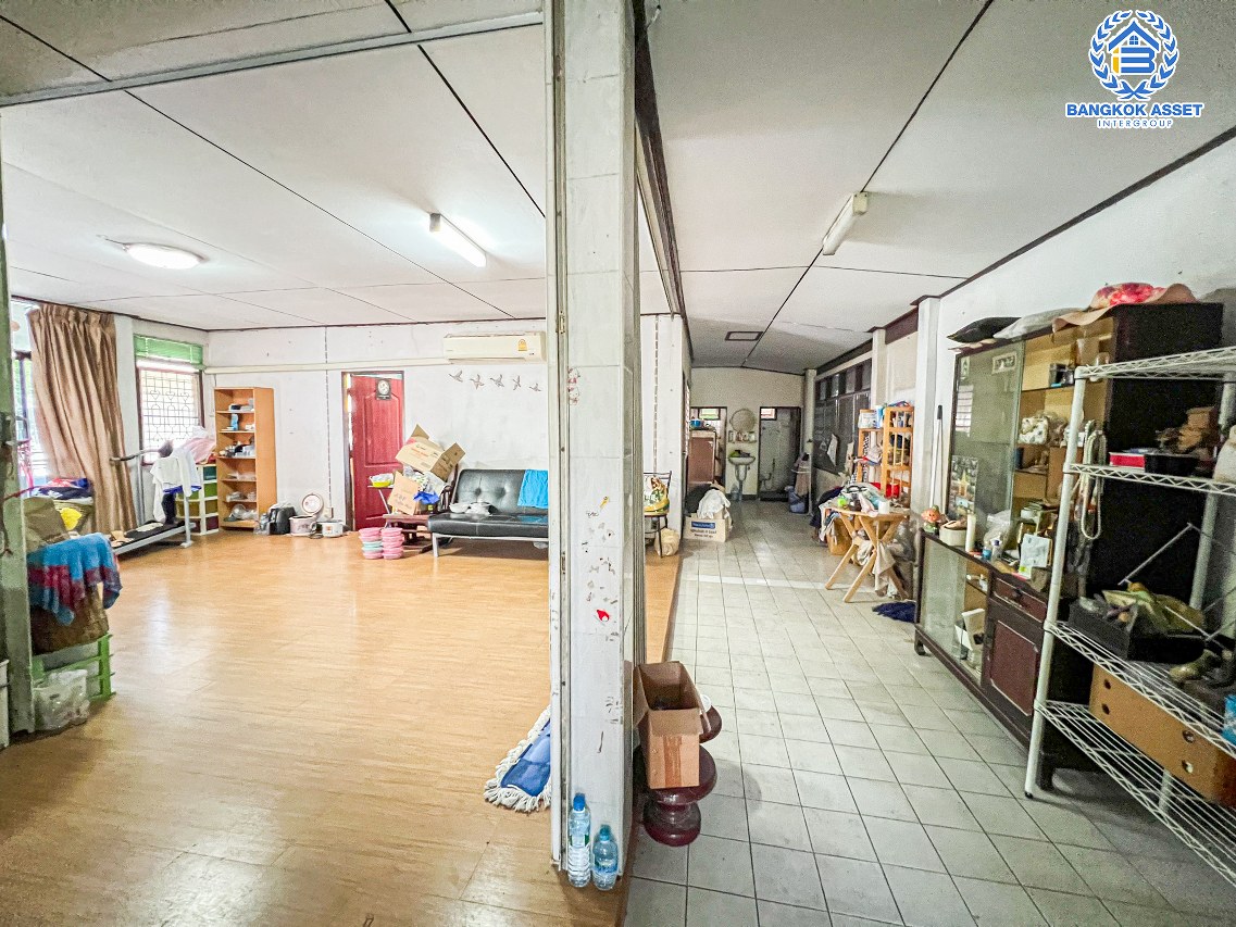 *****บ้านเดี่ยวมือสองนนทบุรี หมู่บ้าน ซอยเรวดี73 เรวดี หลังมุม เนื้อที่กว้างมากถึง 68 ตร.ว. ฟังก์ชัน 4 ห้องนอน 2 ห้องน้ำ 1 ที่จอดรถ บ้านสภาพดี บนทำเลเมือง เดินทางสะดวก เชื่อมต่อ ถนนเลี่ยงเมืองนนทบุรี ใกล้จุดขึ้นทางด่วน "งามวงศ์วาน" และรถไฟฟ้าสายสีม่วง "สถานีสถานีกระทรวงสาธารณสุข" เพียง 10 นาที!