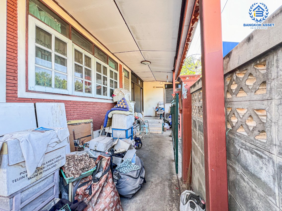 *****บ้านเดี่ยวมือสองนนทบุรี หมู่บ้าน ซอยเรวดี73 เรวดี หลังมุม เนื้อที่กว้างมากถึง 68 ตร.ว. ฟังก์ชัน 4 ห้องนอน 2 ห้องน้ำ 1 ที่จอดรถ บ้านสภาพดี บนทำเลเมือง เดินทางสะดวก เชื่อมต่อ ถนนเลี่ยงเมืองนนทบุรี ใกล้จุดขึ้นทางด่วน "งามวงศ์วาน" และรถไฟฟ้าสายสีม่วง "สถานีสถานีกระทรวงสาธารณสุข" เพียง 10 นาที!