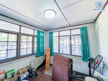 *****บ้านเดี่ยวมือสองนนทบุรี หมู่บ้าน ซอยเรวดี73 เรวดี หลังมุม เนื้อที่กว้างมากถึง 68 ตร.ว. ฟังก์ชัน 4 ห้องนอน 2 ห้องน้ำ 1 ที่จอดรถ บ้านสภาพดี บนทำเลเมือง เดินทางสะดวก เชื่อมต่อ ถนนเลี่ยงเมืองนนทบุรี ใกล้จุดขึ้นทางด่วน "งามวงศ์วาน" และรถไฟฟ้าสายสีม่วง "สถานีสถานีกระทรวงสาธารณสุข" เพียง 10 นาที!