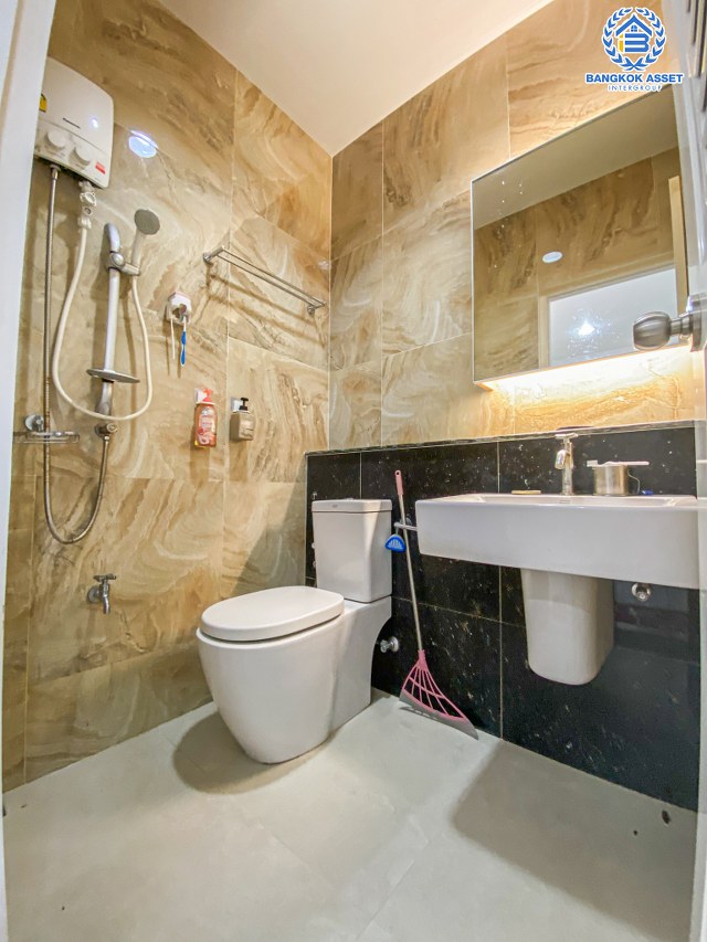 *****ทาวน์โฮม 3 ชั้นมือสองนนทบุรี โครงการ บารอนเนียทาวน์ ท่าน้ำนนท์ หลังมุม เนื้อที่กว้างขวางถึง 38 ตร.ว. ฟังก์ชันครบครัน 3 ห้องนอน 4 ห้องน้ำ 2 ที่จอดรถ บ้านพร้อมอยู่ แถมฟรี! 4 เครื่องปรับอากาศ บนทำเลเดินทางสะดวก ใกล้รถไฟฟ้าสายสีม่วง "สถานีแยกติวานนท์" และจุดขึ้นทางด่วน "ศรีรัช"