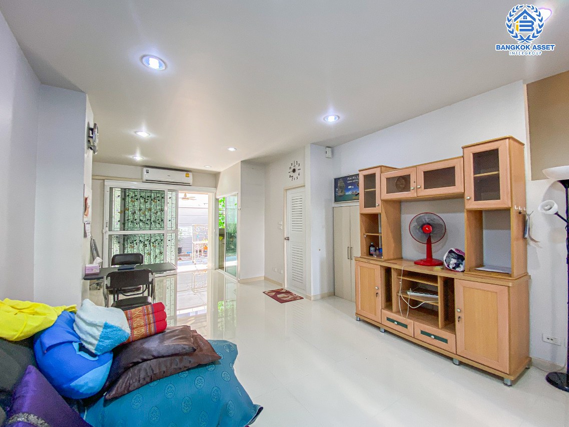 *****ทาวน์โฮม 3 ชั้นมือสองนนทบุรี โครงการ บารอนเนียทาวน์ ท่าน้ำนนท์ หลังมุม เนื้อที่กว้างขวางถึง 38 ตร.ว. ฟังก์ชันครบครัน 3 ห้องนอน 4 ห้องน้ำ 2 ที่จอดรถ บ้านพร้อมอยู่ แถมฟรี! 4 เครื่องปรับอากาศ บนทำเลเดินทางสะดวก ใกล้รถไฟฟ้าสายสีม่วง "สถานีแยกติวานนท์" และจุดขึ้นทางด่วน "ศรีรัช"