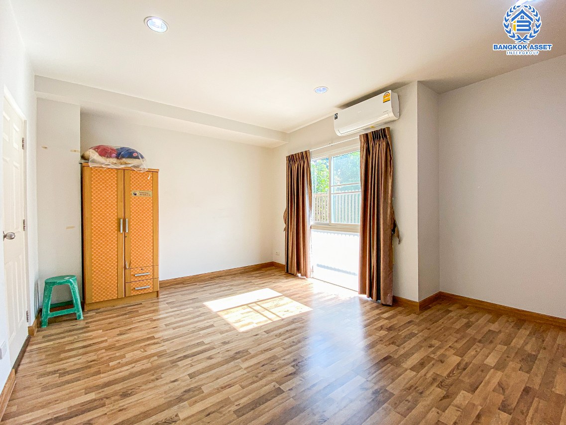 *****ทาวน์โฮม 3 ชั้นมือสองนนทบุรี โครงการ บารอนเนียทาวน์ ท่าน้ำนนท์ หลังมุม เนื้อที่กว้างขวางถึง 38 ตร.ว. ฟังก์ชันครบครัน 3 ห้องนอน 4 ห้องน้ำ 2 ที่จอดรถ บ้านพร้อมอยู่ แถมฟรี! 4 เครื่องปรับอากาศ บนทำเลเดินทางสะดวก ใกล้รถไฟฟ้าสายสีม่วง "สถานีแยกติวานนท์" และจุดขึ้นทางด่วน "ศรีรัช"