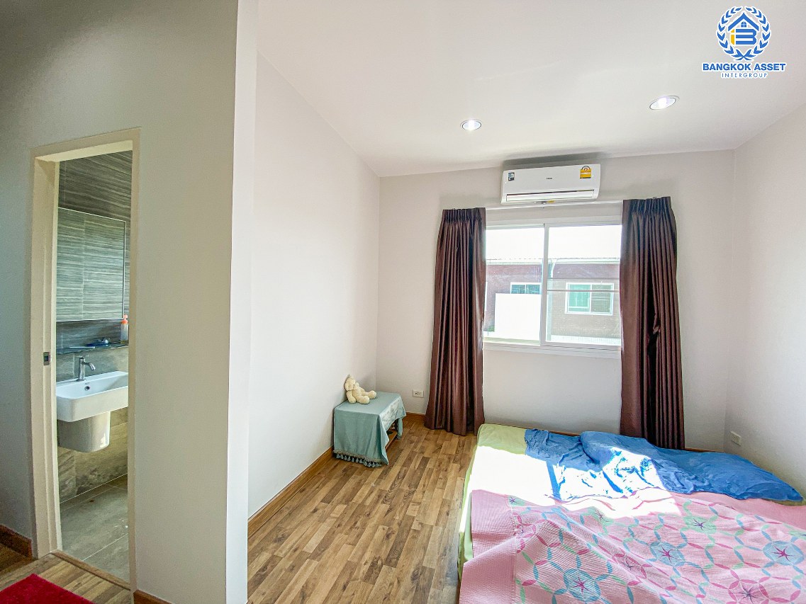 *****ทาวน์โฮม 3 ชั้นมือสองนนทบุรี โครงการ บารอนเนียทาวน์ ท่าน้ำนนท์ หลังมุม เนื้อที่กว้างขวางถึง 38 ตร.ว. ฟังก์ชันครบครัน 3 ห้องนอน 4 ห้องน้ำ 2 ที่จอดรถ บ้านพร้อมอยู่ แถมฟรี! 4 เครื่องปรับอากาศ บนทำเลเดินทางสะดวก ใกล้รถไฟฟ้าสายสีม่วง "สถานีแยกติวานนท์" และจุดขึ้นทางด่วน "ศรีรัช"