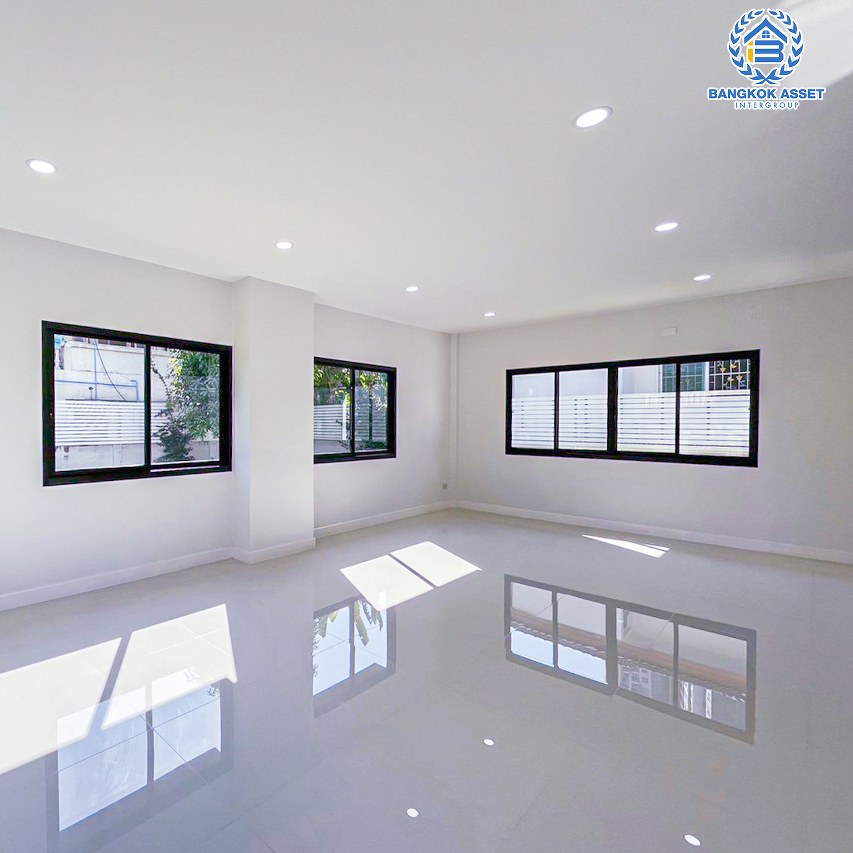 *****บ้านเดี่ยวมือสองนนทบุรี โครงการ กฤษดานคร10 รัตนาธิเบศร์ เนื้อที่กว้างขวางถึง 108 ตร.ว. ฟังก์ชัน 5 ห้องนอน 4 ห้องน้ำ 2 ที่จอดรถ พร้อมห้องแม่บ้าน บ้านรีโนเวทใหม่ แถมฟรี! ปั๊มน้ำพร้อมแทงค์น้ำ บนทำเลติด ถนนรัตนาธิเบศร์ ใกล้รถไฟฟ้าสายสีม่วง "สถานีสามแยกบางใหญ่" และจุดขึ้นทางด่วน "ศรีรัช" จองเลย!