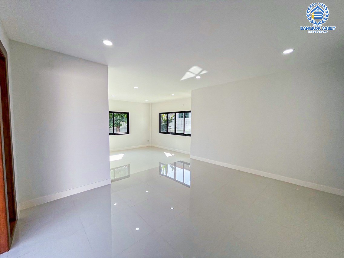 *****บ้านเดี่ยวมือสองนนทบุรี โครงการ กฤษดานคร10 รัตนาธิเบศร์ เนื้อที่กว้างขวางถึง 108 ตร.ว. ฟังก์ชัน 5 ห้องนอน 4 ห้องน้ำ 2 ที่จอดรถ พร้อมห้องแม่บ้าน บ้านรีโนเวทใหม่ แถมฟรี! ปั๊มน้ำพร้อมแทงค์น้ำ บนทำเลติด ถนนรัตนาธิเบศร์ ใกล้รถไฟฟ้าสายสีม่วง "สถานีสามแยกบางใหญ่" และจุดขึ้นทางด่วน "ศรีรัช" จองเลย!