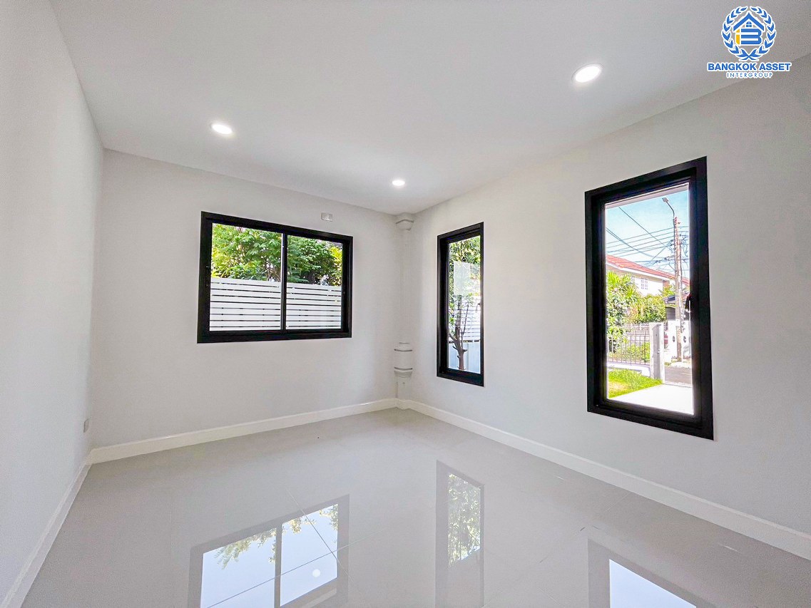 *****บ้านเดี่ยวมือสองนนทบุรี โครงการ กฤษดานคร10 รัตนาธิเบศร์ เนื้อที่กว้างขวางถึง 108 ตร.ว. ฟังก์ชัน 5 ห้องนอน 4 ห้องน้ำ 2 ที่จอดรถ พร้อมห้องแม่บ้าน บ้านรีโนเวทใหม่ แถมฟรี! ปั๊มน้ำพร้อมแทงค์น้ำ บนทำเลติด ถนนรัตนาธิเบศร์ ใกล้รถไฟฟ้าสายสีม่วง "สถานีสามแยกบางใหญ่" และจุดขึ้นทางด่วน "ศรีรัช" จองเลย!