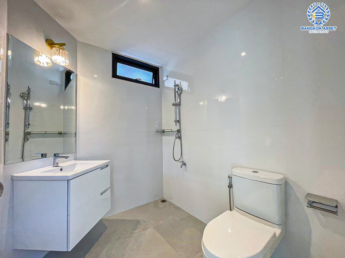 *****บ้านเดี่ยวมือสองนนทบุรี โครงการ กฤษดานคร10 รัตนาธิเบศร์ เนื้อที่กว้างขวางถึง 108 ตร.ว. ฟังก์ชัน 5 ห้องนอน 4 ห้องน้ำ 2 ที่จอดรถ พร้อมห้องแม่บ้าน บ้านรีโนเวทใหม่ แถมฟรี! ปั๊มน้ำพร้อมแทงค์น้ำ บนทำเลติด ถนนรัตนาธิเบศร์ ใกล้รถไฟฟ้าสายสีม่วง "สถานีสามแยกบางใหญ่" และจุดขึ้นทางด่วน "ศรีรัช" จองเลย!